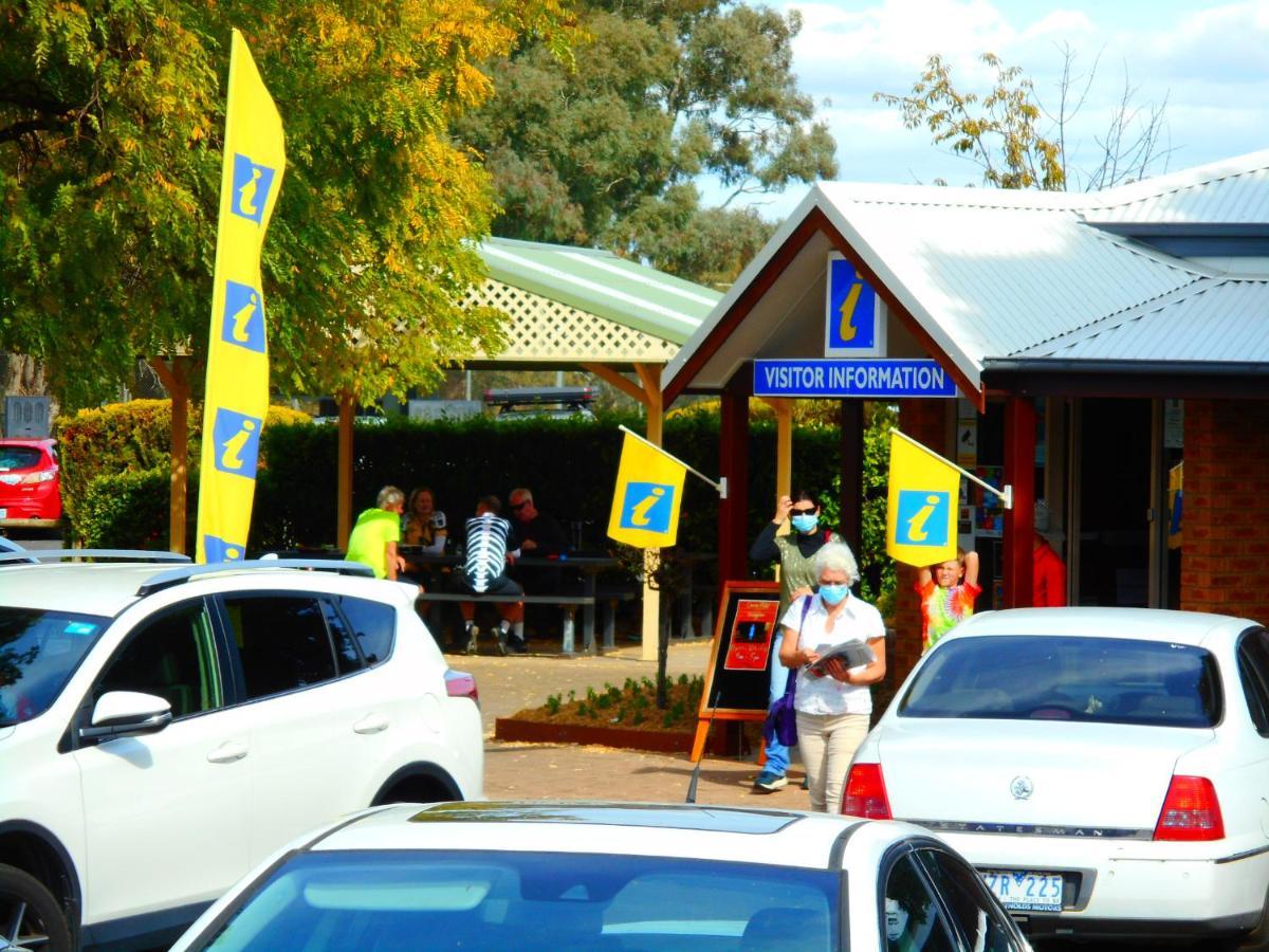 Townhouse Motel Cowra Extérieur photo