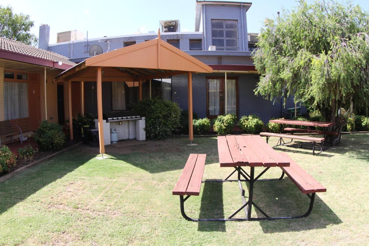 Townhouse Motel Cowra Extérieur photo