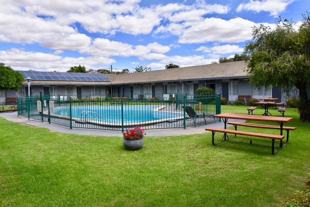Townhouse Motel Cowra Extérieur photo