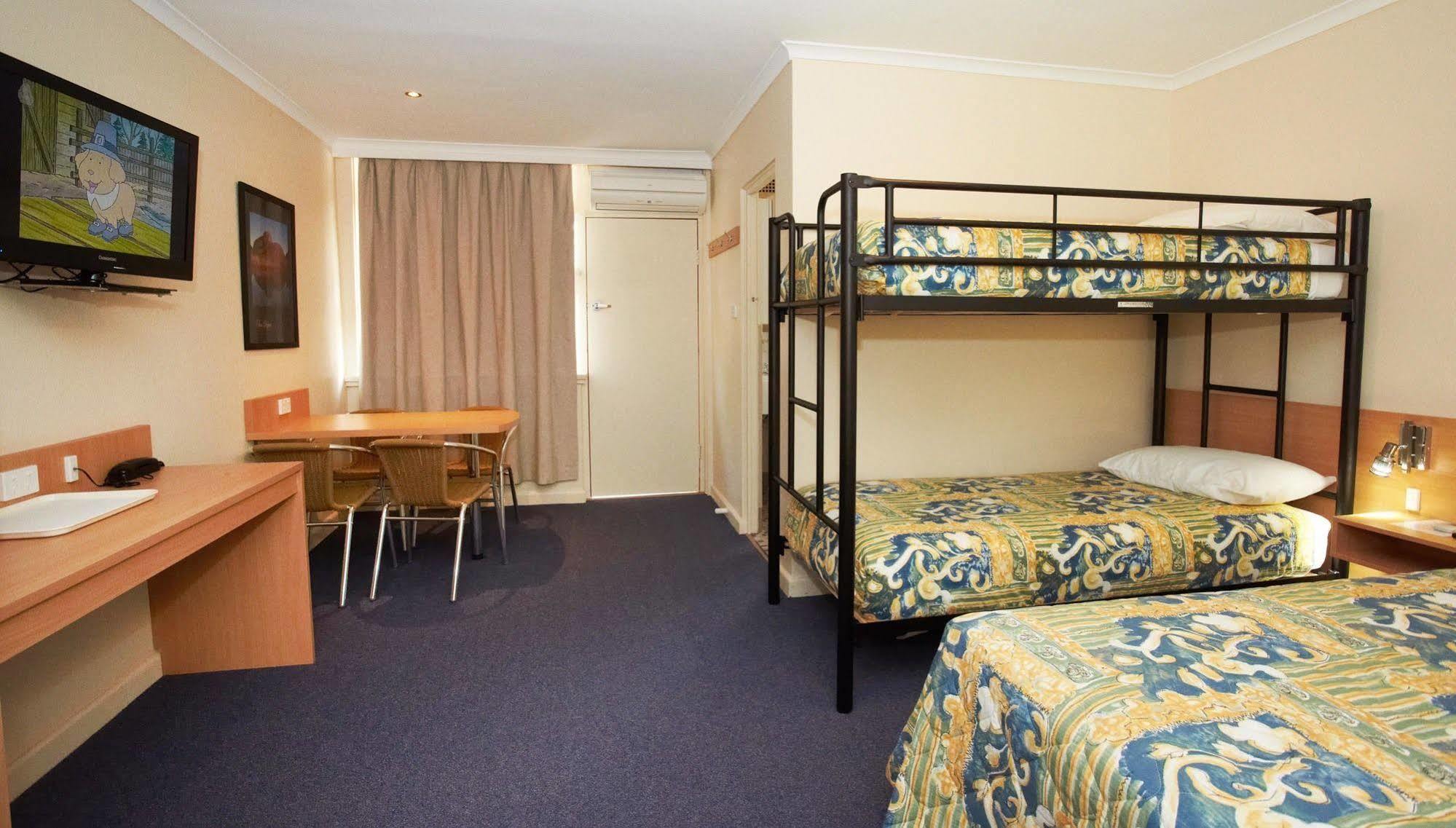 Townhouse Motel Cowra Extérieur photo