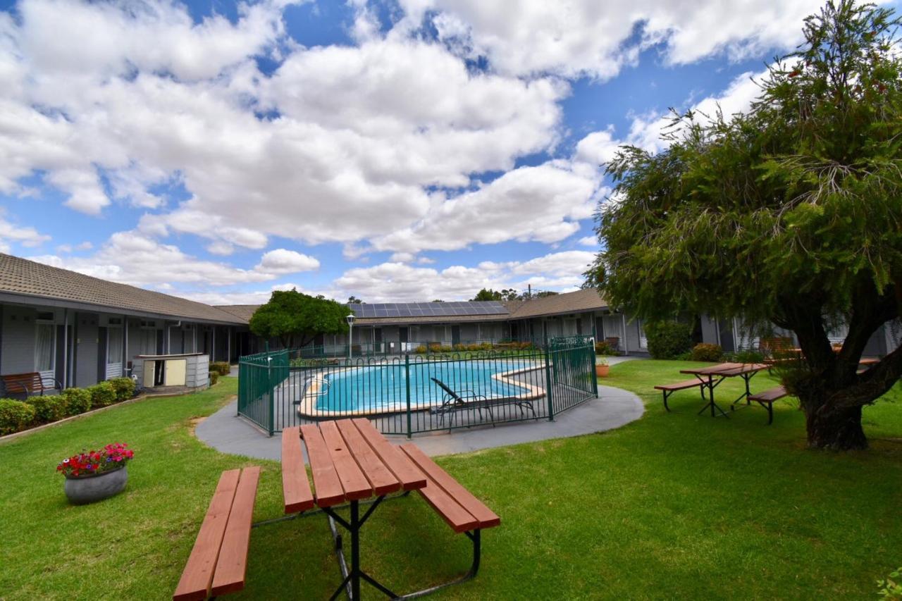 Townhouse Motel Cowra Extérieur photo