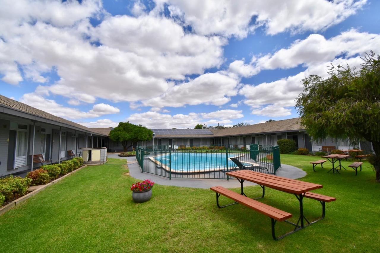 Townhouse Motel Cowra Extérieur photo