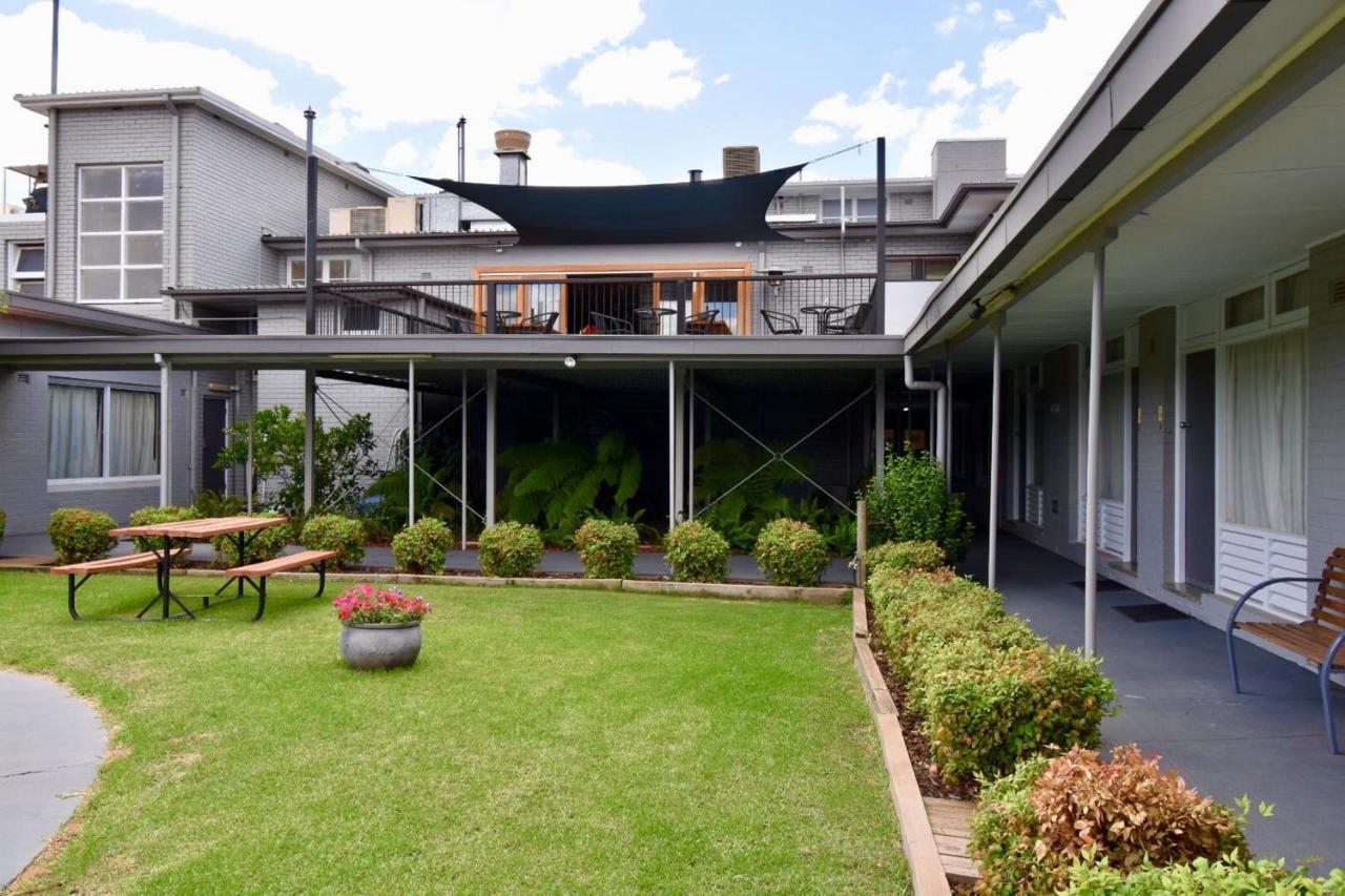 Townhouse Motel Cowra Extérieur photo