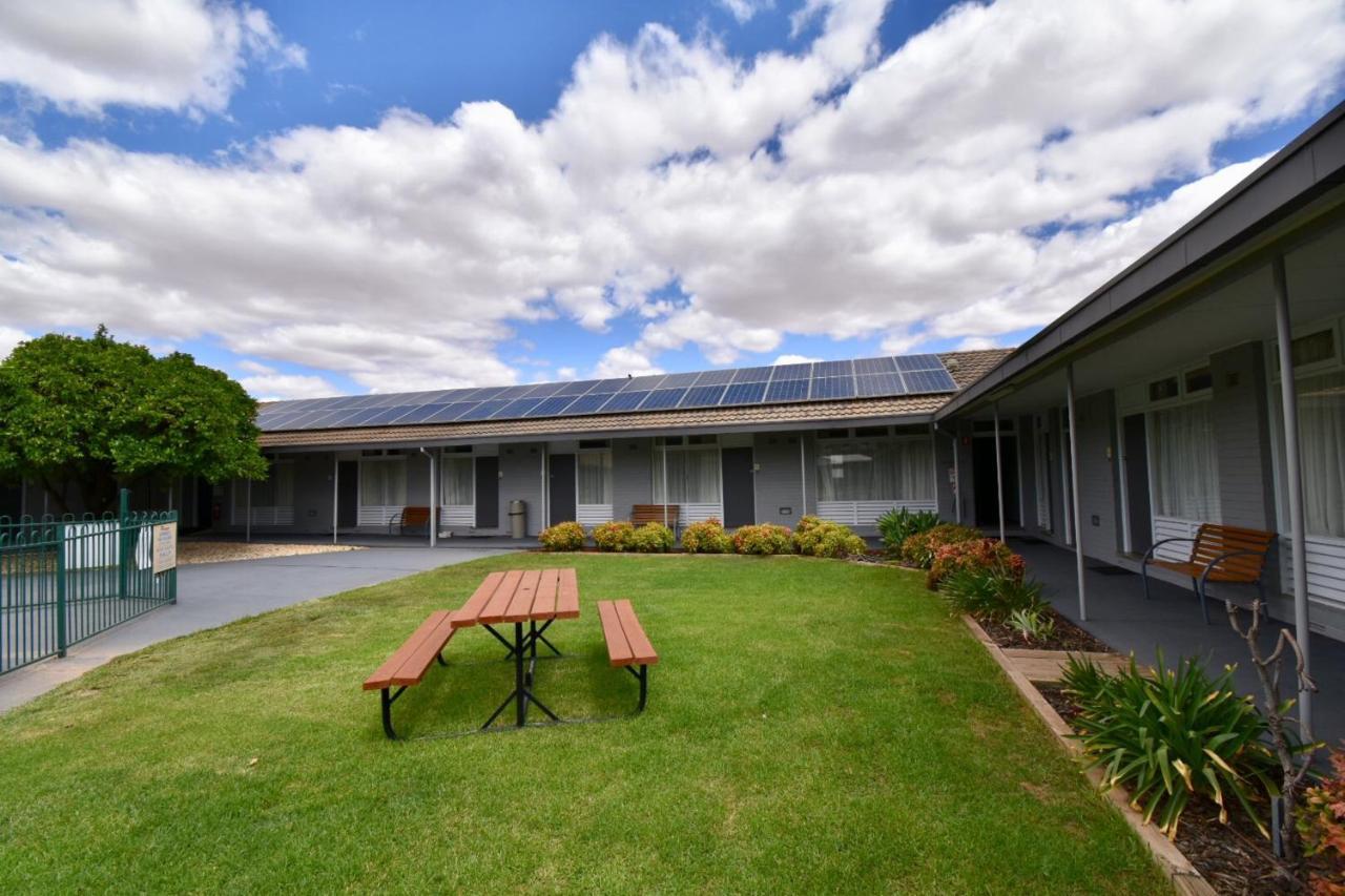 Townhouse Motel Cowra Extérieur photo